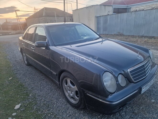 Mercedes E 220 2000, 350,000 km - 2.2 l - Gəncə