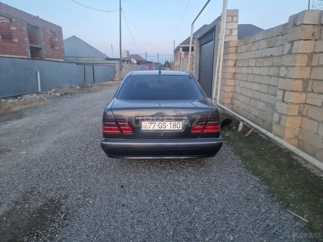 Mercedes E 220 2000, 350,000 km - 2.2 l - Gəncə
