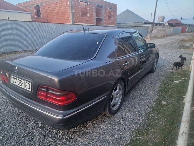 Mercedes E 220 2000, 350,000 km - 2.2 l - Gəncə