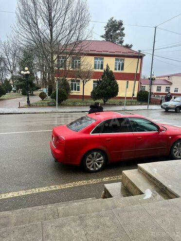 Audi A4 2005, 360,000 km - 2.0 l - Qusar