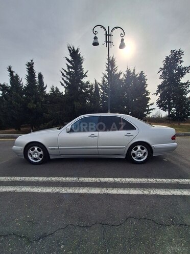 Mercedes E 280 1999, 360,000 km - 2.8 l - Qax