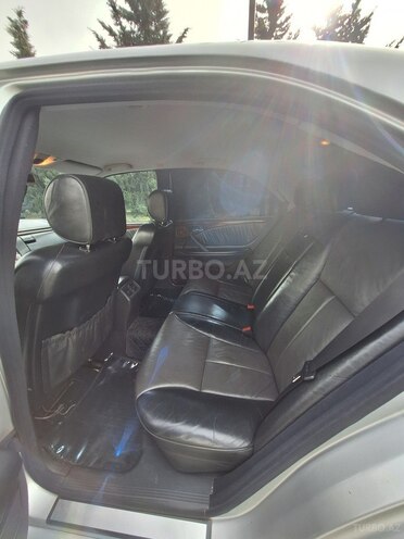 Mercedes E 280 1999, 360,000 km - 2.8 l - Qax