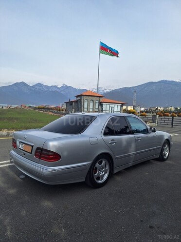 Mercedes E 280 1999, 360,000 km - 2.8 l - Qax