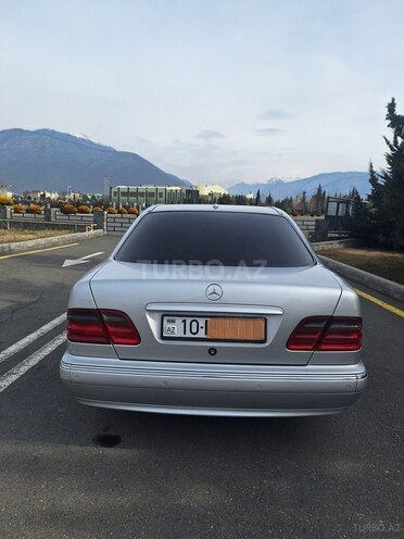 Mercedes E 280 1999, 360,000 km - 2.8 l - Qax