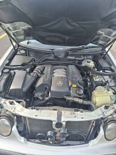Mercedes E 280 1999, 360,000 km - 2.8 l - Qax