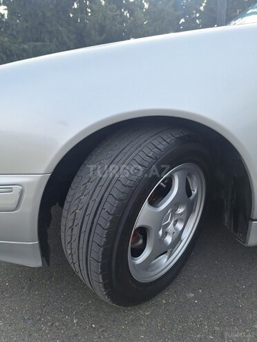 Mercedes E 280 1999, 360,000 km - 2.8 l - Qax