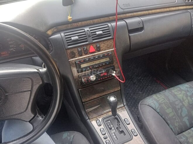Mercedes E 240 1998, 310,000 km - 2.4 l - Gəncə