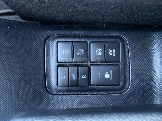 Toyota Prius C 2016, 67,000 km - 1.5 l - Bakı
