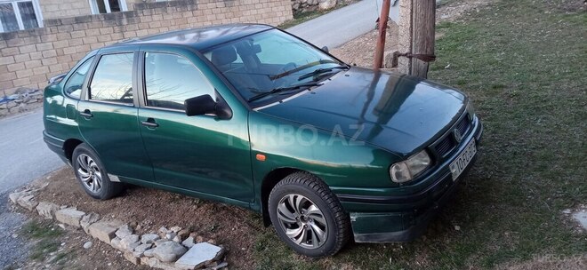 Volkswagen Polo 1995, 299,000 km - 1.6 л - Şamaxı