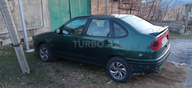 Volkswagen Polo 1995, 299,000 km - 1.6 л - Şamaxı