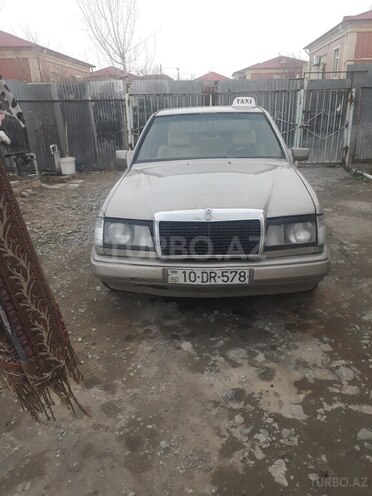 Mercedes E 200 1990, 450,000 km - 2.0 l - Gəncə