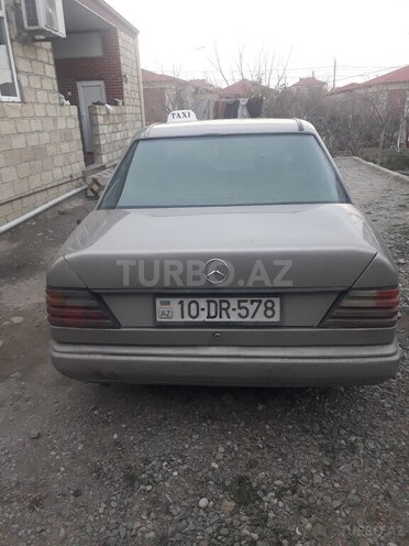 Mercedes E 200 1990, 450,000 km - 2.0 l - Gəncə