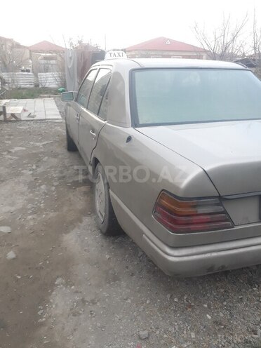 Mercedes E 200 1990, 450,000 km - 2.0 l - Gəncə