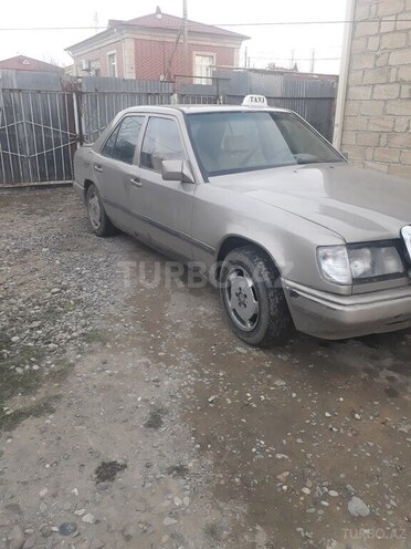 Mercedes E 200 1990, 450,000 km - 2.0 l - Gəncə