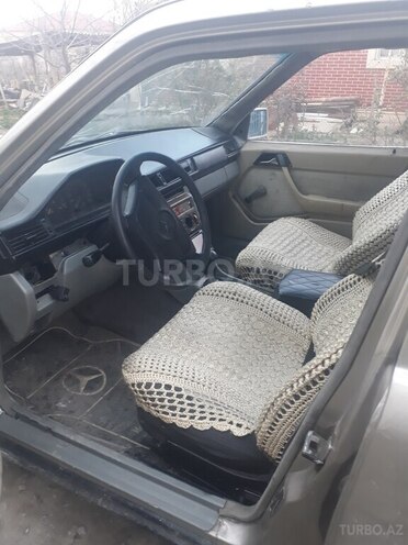 Mercedes E 200 1990, 450,000 km - 2.0 l - Gəncə
