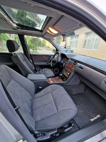 Mercedes E 270 1999, 365,900 km - 2.7 l - Bakı
