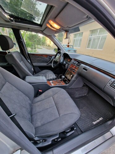 Mercedes E 270 1999, 365,900 km - 2.7 l - Bakı