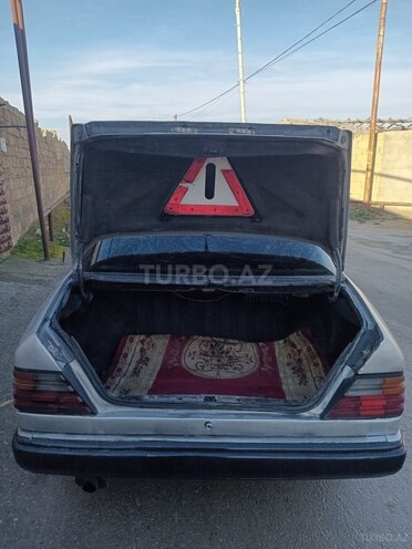 Mercedes E 200 1993, 333,000 km - 2.0 l - Bakı