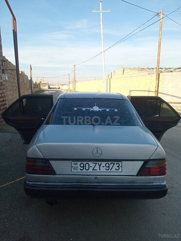 Mercedes E 200 1993, 333,000 km - 2.0 l - Bakı