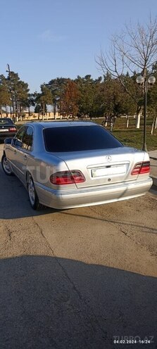 Mercedes E 220 2001, 371,000 km - 2.2 l - Neftçala