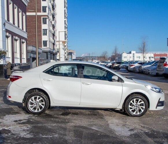 Toyota Corolla 2018, 95,000 km - 1.6 л - Bakı