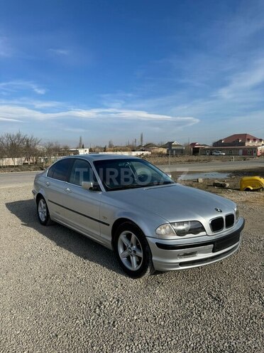 BMW 320 1999, 200,000 km - 2.0 l - Salyan
