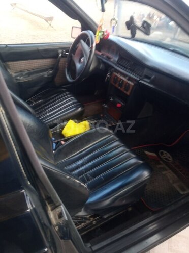 Mercedes 190 1991, 280,000 km - 2.0 l - Qazax