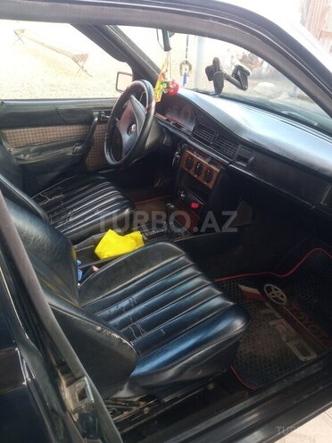 Mercedes 190 1991, 280,000 km - 2.0 l - Qazax
