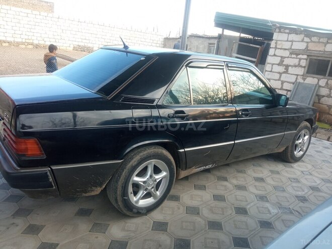 Mercedes 190 1991, 280,000 km - 2.0 l - Qazax