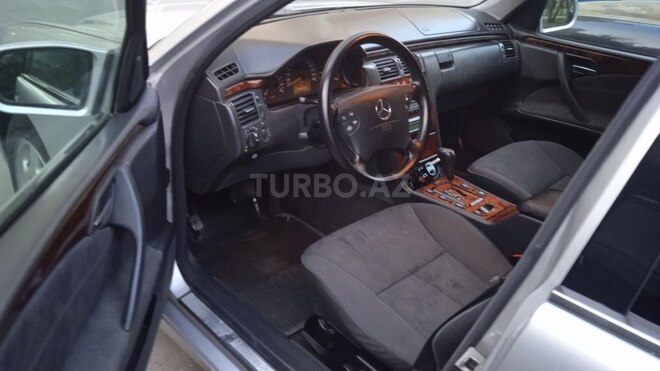 Mercedes E 220 2000, 368,100 km - 2.2 l - Bakı