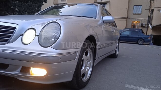 Mercedes E 220 2000, 368,100 km - 2.2 l - Bakı