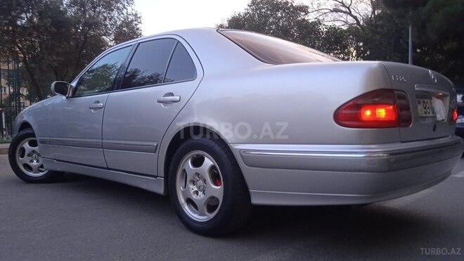 Mercedes E 220 2000, 368,100 km - 2.2 l - Bakı