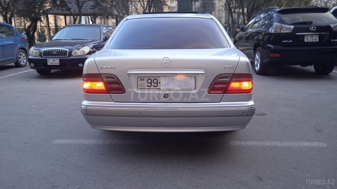 Mercedes E 220 2000, 368,100 km - 2.2 l - Bakı