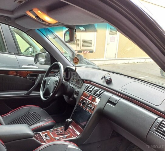 Mercedes E 220 2000, 437,646 km - 2.2 l - Bakı