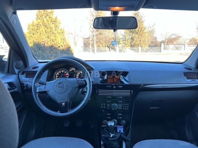 Opel Astra 2008, 242,000 km - 1.4 l - Qazax