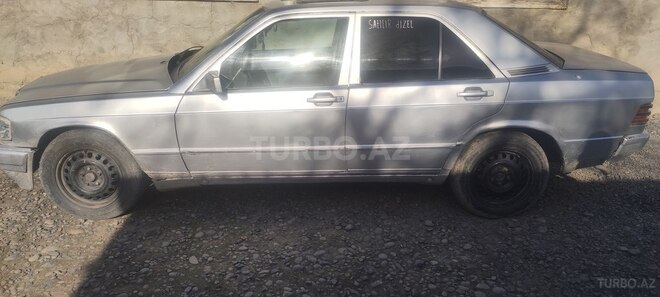 Mercedes 190 1984, 300,000 km - 2.5 l - İmişli