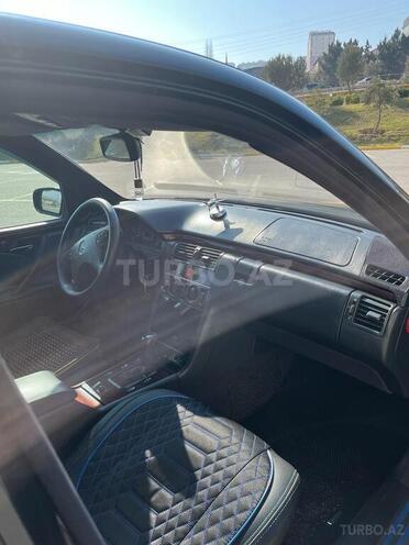 Mercedes E 220 2001, 239,954 km - 2.2 л - Bakı