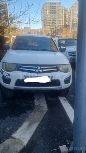 Mitsubishi L200 2011, 575,000 km - 2.5 l - Bakı