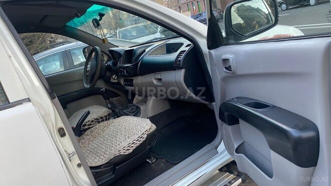 Mitsubishi L200 2011, 575,000 km - 2.5 l - Bakı