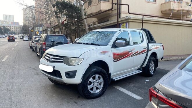Mitsubishi L200 2011, 575,000 km - 2.5 l - Bakı
