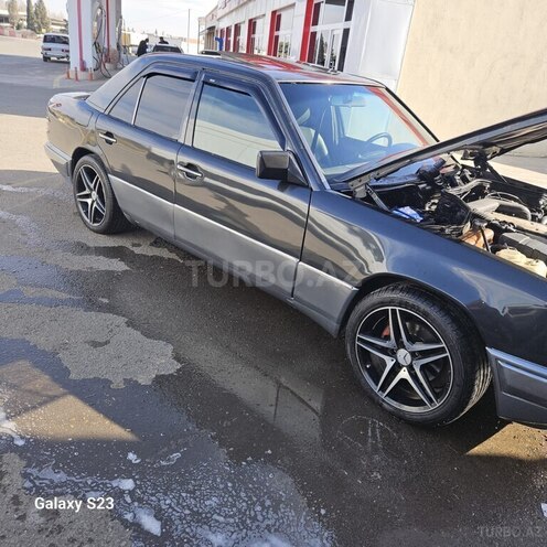 Mercedes E 280 1994, 350,000 km - 2.8 l - Qazax