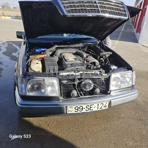 Mercedes E 280 1994, 350,000 km - 2.8 l - Qazax