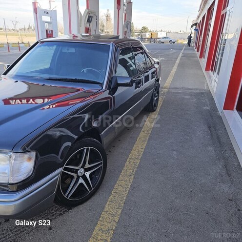 Mercedes E 280 1994, 350,000 km - 2.8 l - Qazax