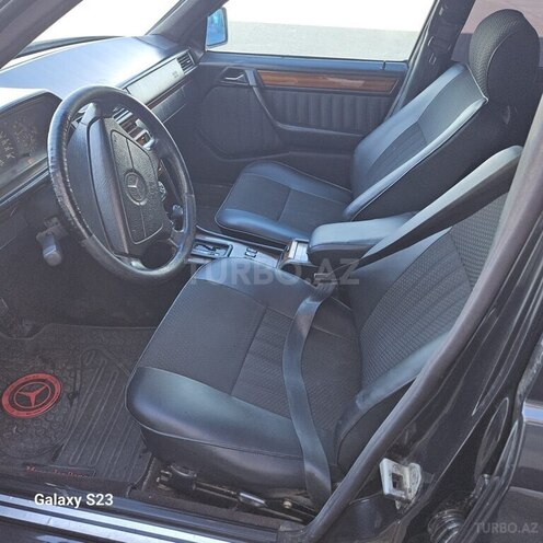 Mercedes E 280 1994, 350,000 km - 2.8 l - Qazax