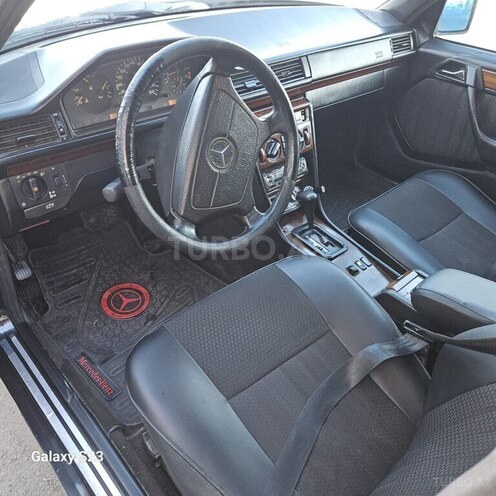 Mercedes E 280 1994, 350,000 km - 2.8 l - Qazax