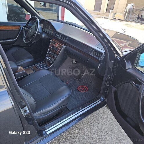 Mercedes E 280 1994, 350,000 km - 2.8 l - Qazax