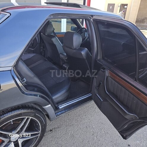 Mercedes E 280 1994, 350,000 km - 2.8 l - Qazax