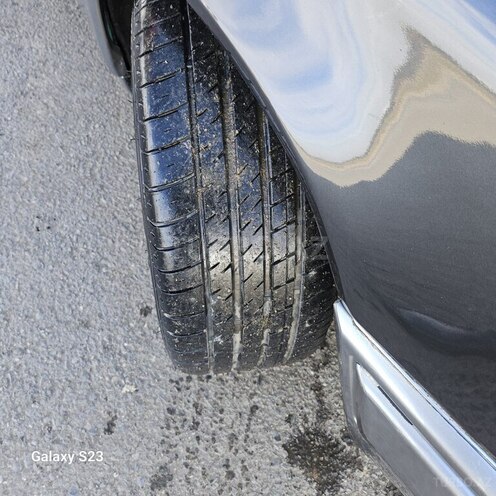 Mercedes E 280 1994, 350,000 km - 2.8 l - Qazax