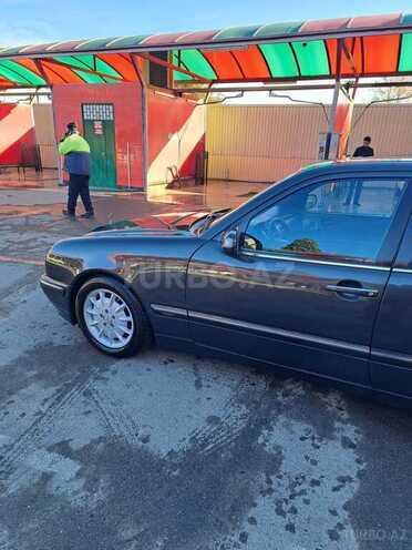 Mercedes E 320 2000, 268,000 km - 3.2 l - Göygöl