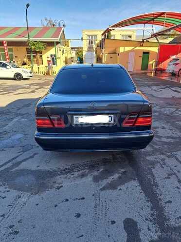 Mercedes E 320 2000, 268,000 km - 3.2 l - Göygöl